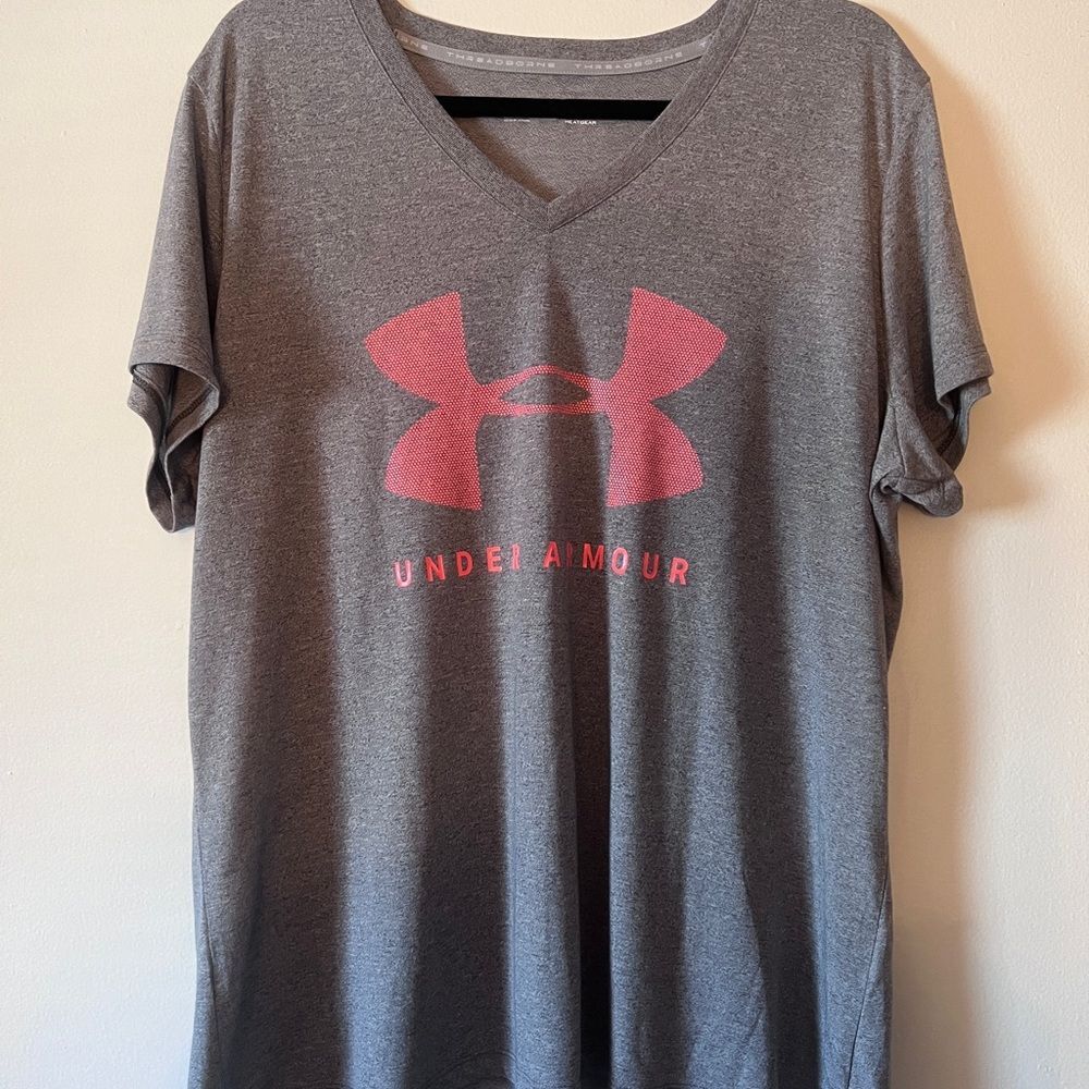 Under Armour Tshirt - Picture 2 of 4